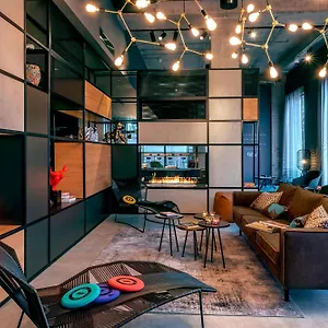 Hotel Moxy Milan Linate Airport, Segrate